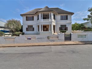 6 Bed House in Bredasdorp