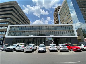 900 m² Office Space in Milpark