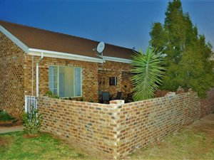 2 Bed Townhouse in Pierre van Ryneveld