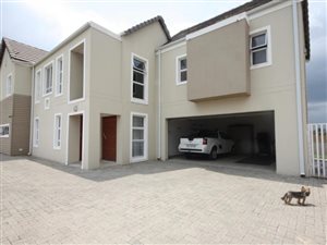 3 Bed Townhouse in Vanderbijlpark Central