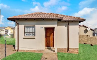 2 Bedroom House in Bloubosrand