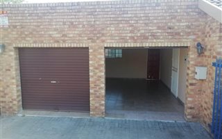 2 Bedroom House in Van Riebeeck Park