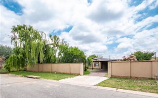 3 Bedroom House in Glen Marais