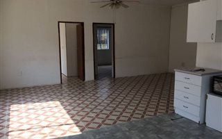 2 Bedroom Garden Cottage in Robertsham