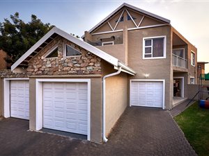 5 Bed House in Carlswald North Estate