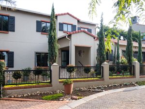 3 Bed House in Country Lane Estate