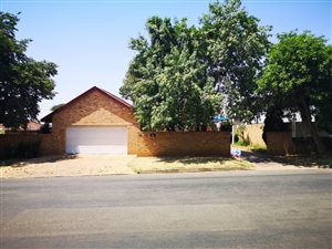 4 Bed House in Bonaero Park