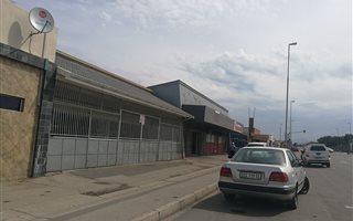 350 m² Commercial space in Uitenhage Central