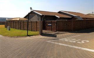 2 Bedroom Townhouse in Elspark
