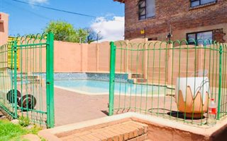 6 Bedroom House in Brixton