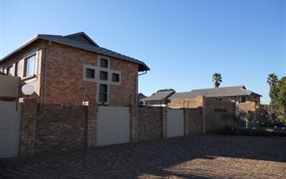Bachelor apartment in Rietfontein