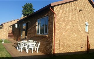 2 Bedroom Townhouse in Weltevreden Park