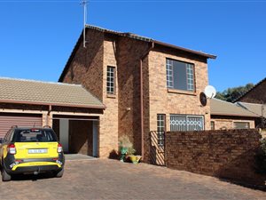 4 Bed Townhouse in Weltevreden Park