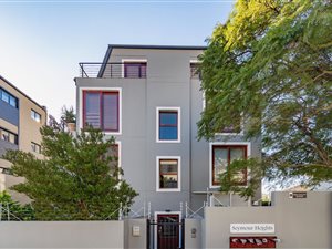 2 Bed Apartment in Vredehoek
