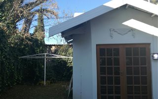 1 Bedroom Garden Cottage in Park West