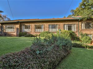4 Bed House in Rooihuiskraal
