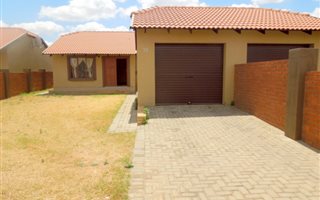2 Bedroom Townhouse in Krugersdorp Central