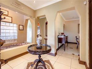 5 Bed House in Country View