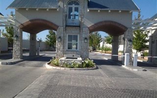 3 Bedroom Duplex in Nooitgedacht