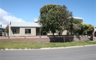 4 Bedroom House in Yzerfontein