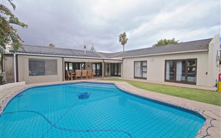 4 Bedroom House in Bloubergrant