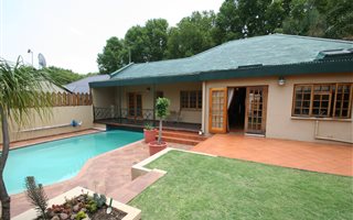 3 Bedroom House in Kensington