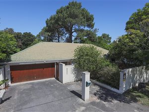 6 Bed House in Fernkloof