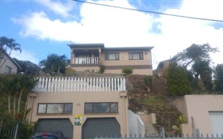 2 Bedroom House in Chatsworth Central