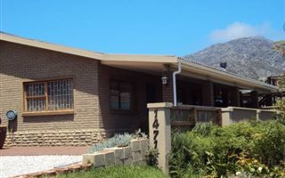 4 Bedroom House in Pringle Bay