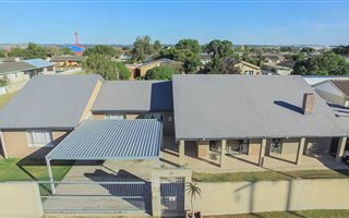 4 Bedroom House in Rowallan Park and surrounds