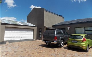 3 Bedroom House in Bothasig