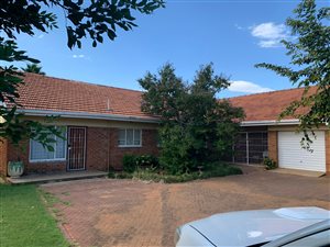 4 Bed House in Petrusburg