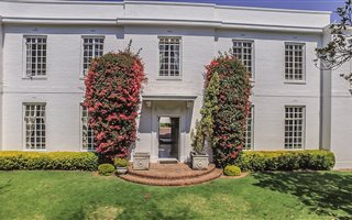 8 Bedroom House in Sandhurst