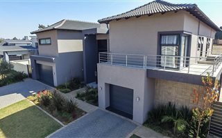 5 Bedroom House in Ebotse Estate