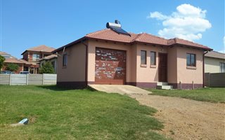 2 Bedroom House in Jukskei View