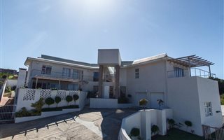 3 Bedroom House in Robberg Ridge