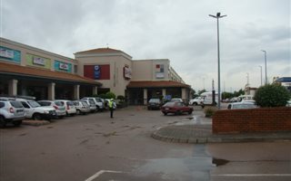 165 m² Commercial space in Die Wilgers