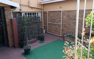 3 Bedroom House in Bedford Park
