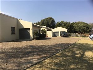 3 Bed House in Die Hoewes