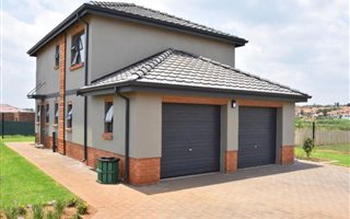 4 Bedroom House in Olifantsfontein