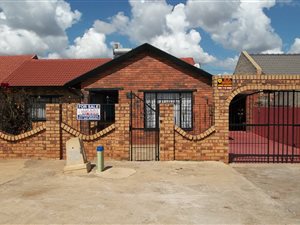 4 Bedroom House in Eldorado Park