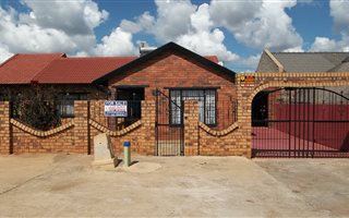 4 Bedroom House in Eldorado Park