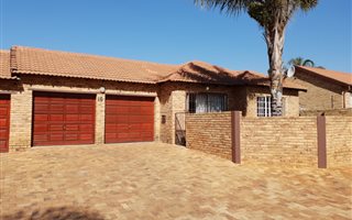 2 Bedroom Townhouse in Ruimsig