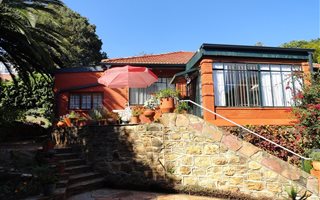2 Bedroom House in Kensington