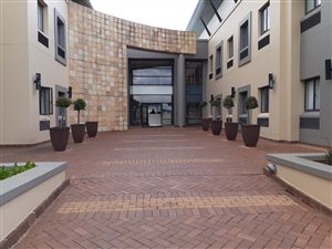 470 m² Office Space in Strubens Valley