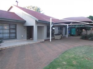6 Bed House in Flora Gardens