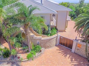 4 Bed House in Sundowner