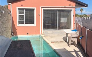 3 Bedroom House in Grassy Park