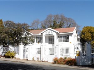 300 m² Office Space in Parkmore