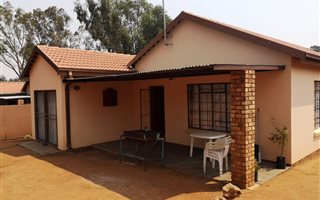 2 Bedroom House in Rensburg